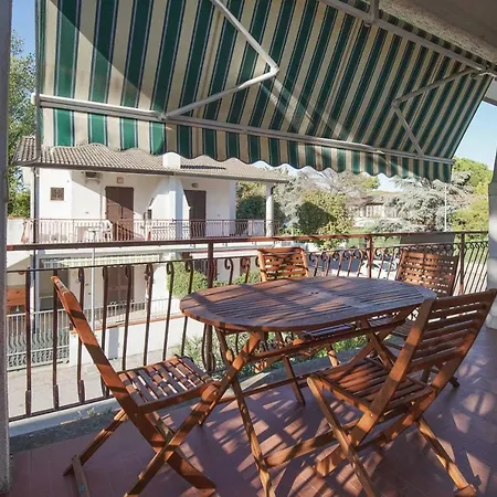 Villetta Con Ampio Giardino Ferienhaus