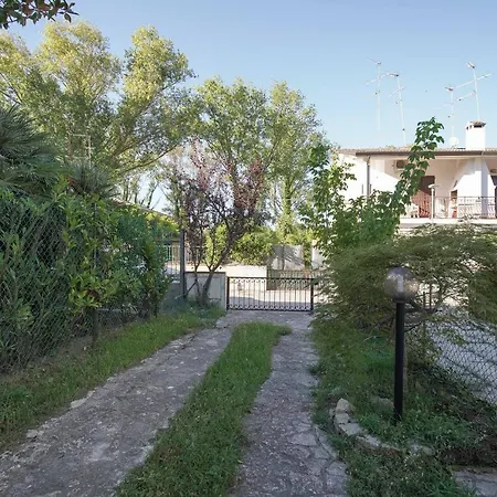 Villetta Con Ampio Giardino Ferienhaus *