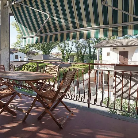 Villetta Con Ampio Giardino Ferienhaus *